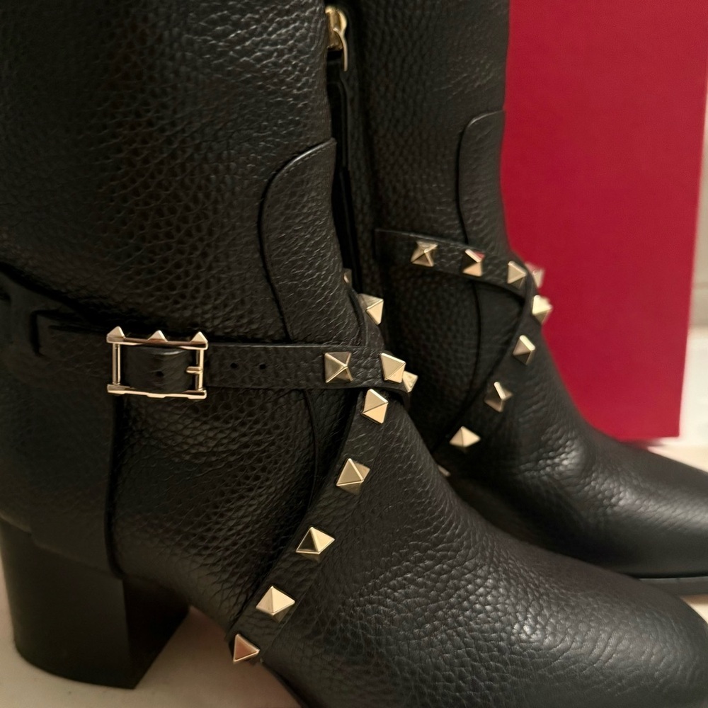 Valentino Garavani Rockstud Black Boot EU 36 US 6- worn once!